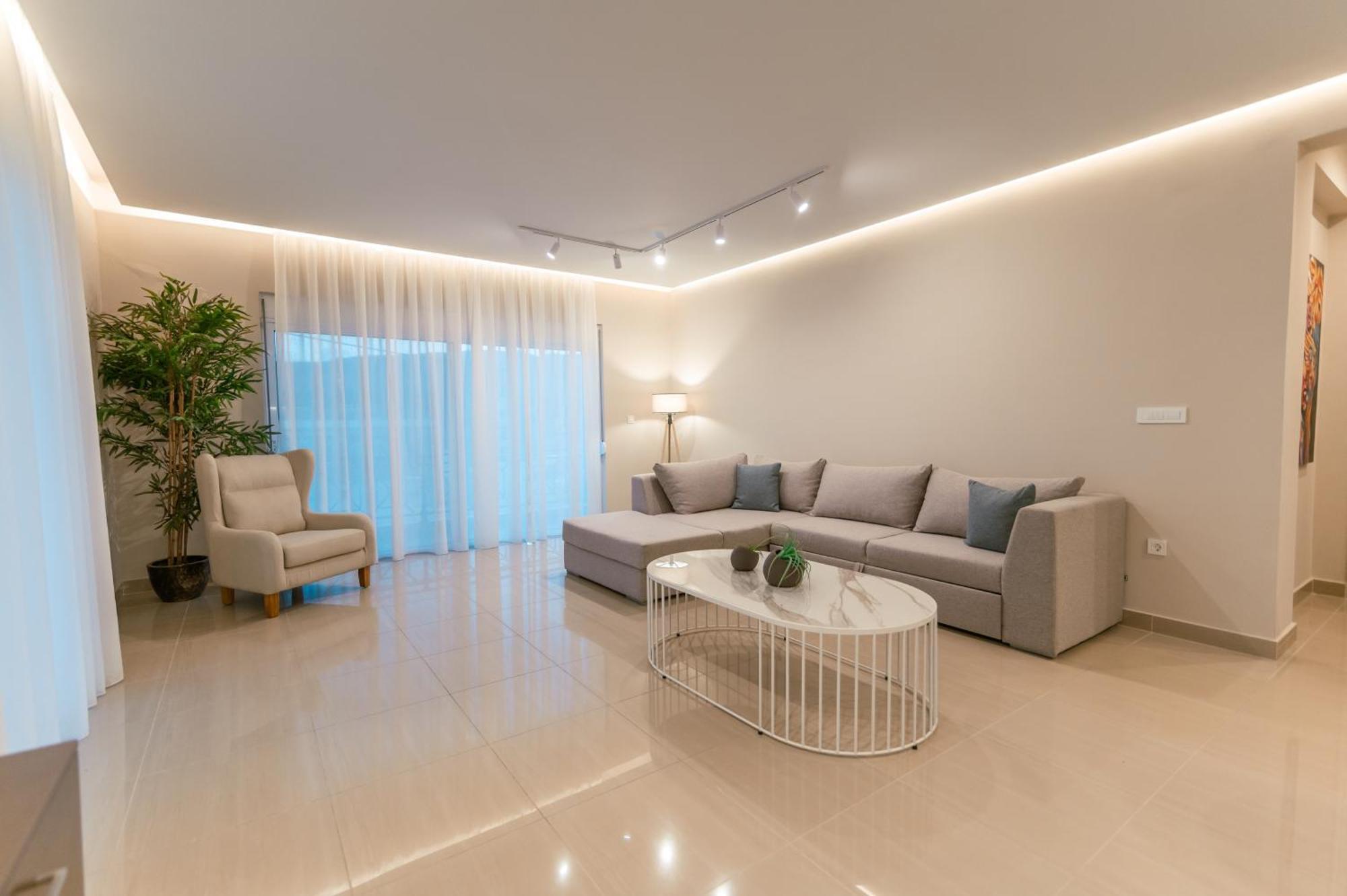 Brand New Elegant Suite Platanion Luaran gambar