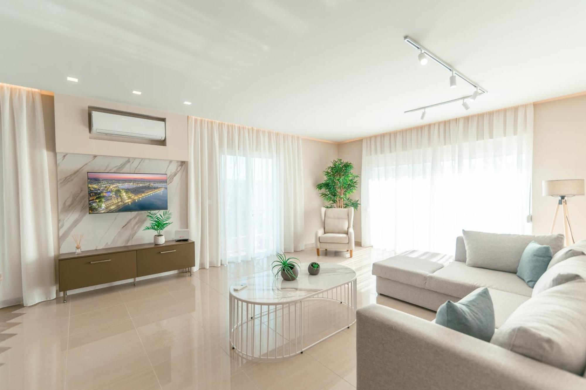 Brand New Elegant Suite Platanion Luaran gambar